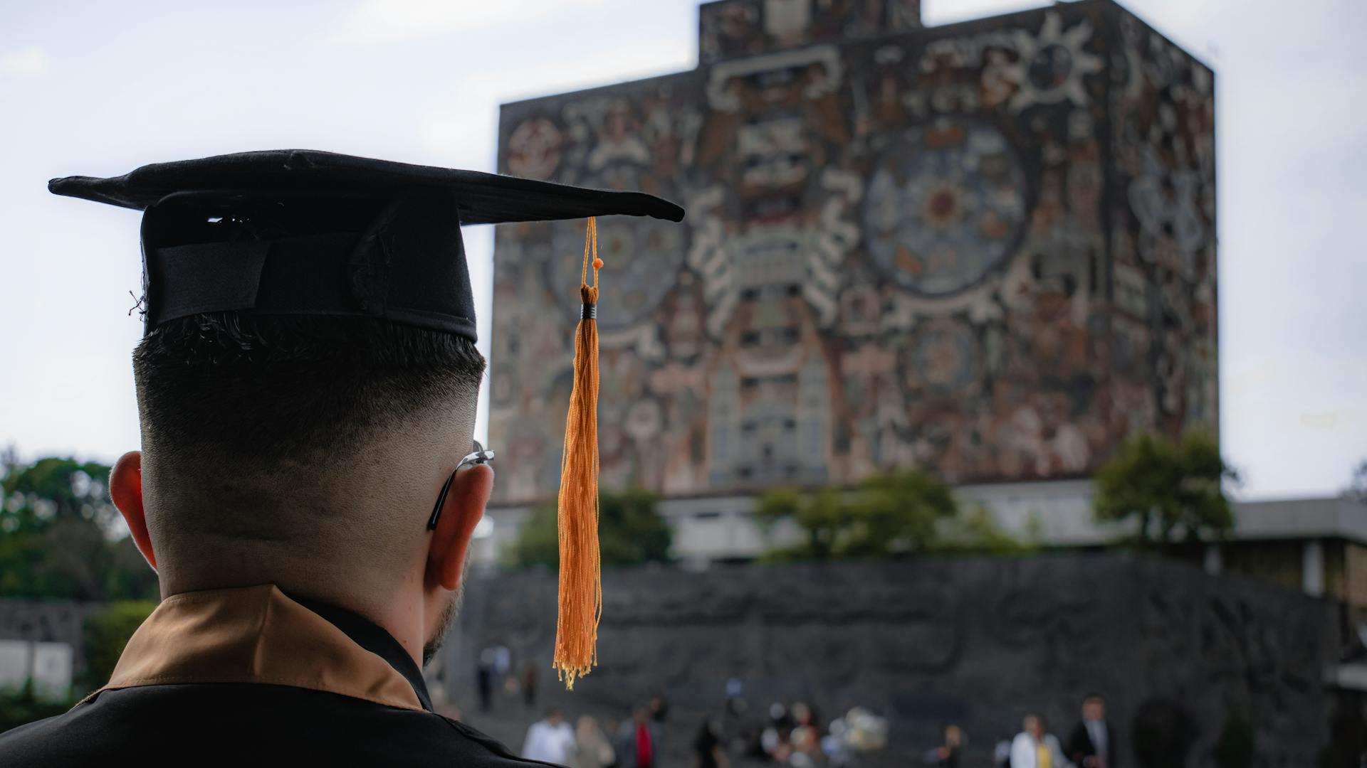 Estudiantes en aula universitaria